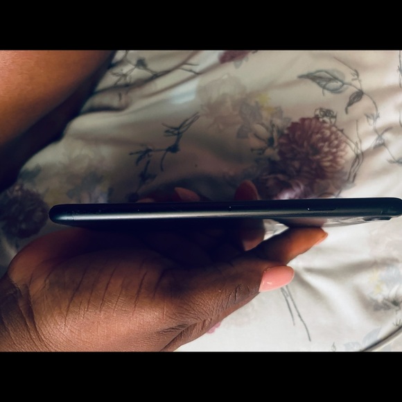 Apple IPhone 7 - Picture 4 of 7